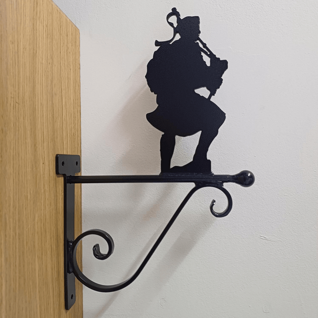Piper Bill Millin Hanging Basket Bracket